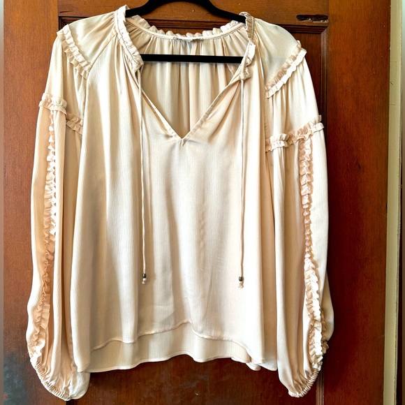 Women’s  Champagne Toast Chelsea & Violet blouse- Medium in crinkle Polyester - Picture 1 of 4